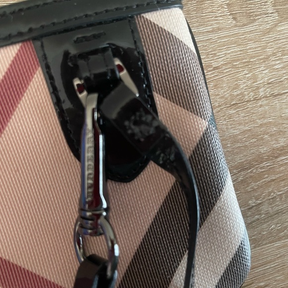 Authentic Burberry wristlet/wallet - Picture 6 of 9